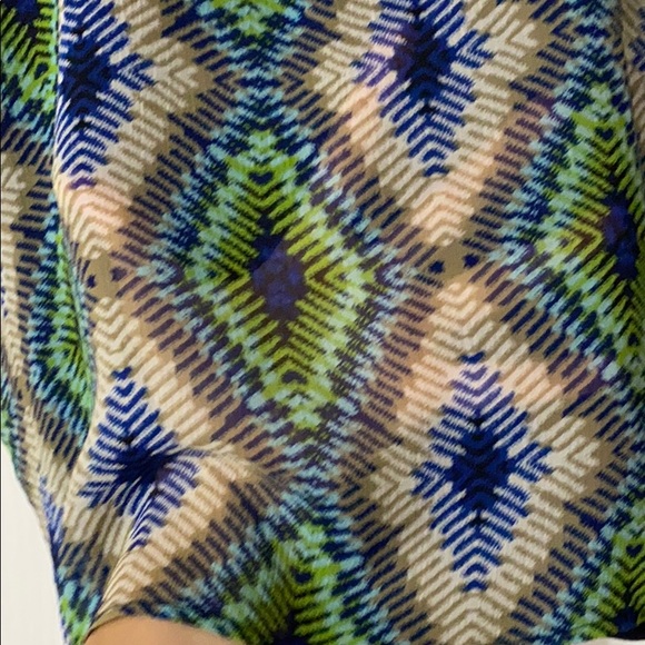 Funky light and flowy blouse - Picture 2 of 5